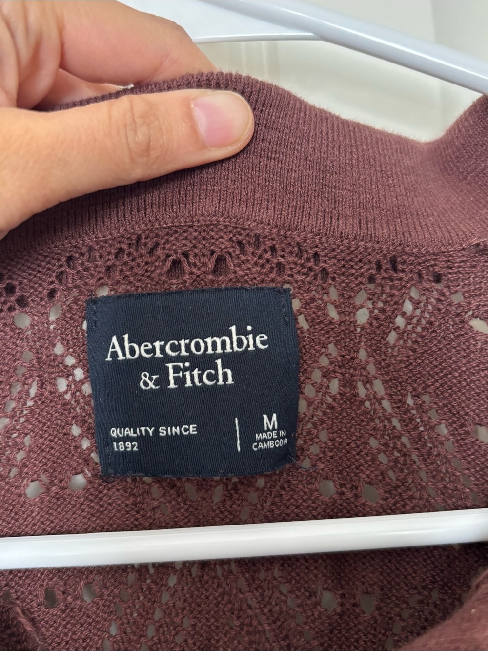 Abercrombie & Fitch Men's Short-Sleeve Open-Knit Polo in Deep Wine - Picture 3 of 7